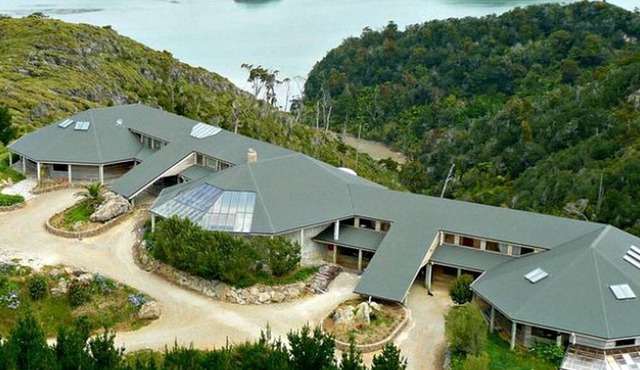 Gorgeous Lodging with Stunning Views near Kahurangi National Park, New Zealand