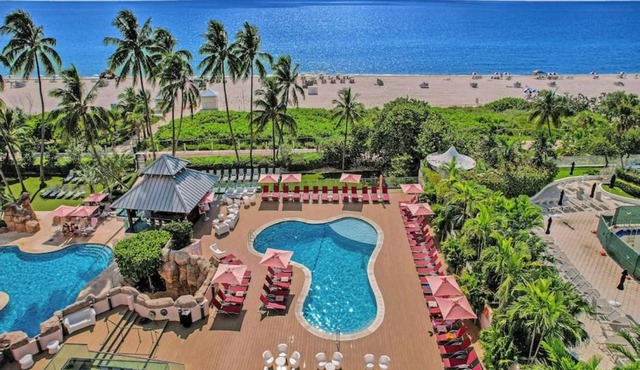 Gorgeous Miami Beach Condo Beach Service 1614