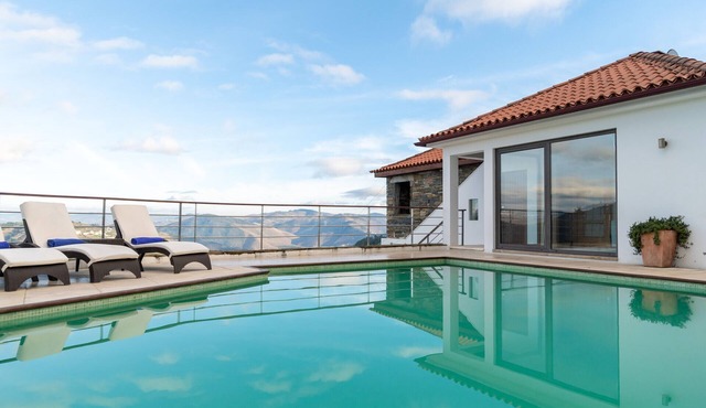 Gouv&atilde;es House by Hopstays | Pool & Douro View