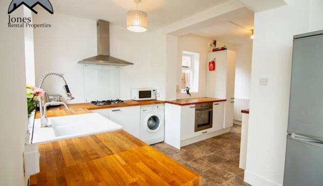 Granby Grove Townhouse - Sleeps 8- 4 Bedrooms