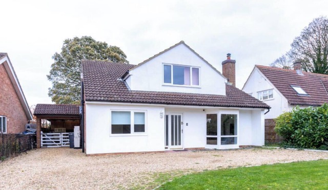 Grand 5BR Home in Market Harborough with Free Parking