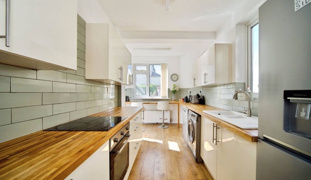 GREAT DEAL. Beautiful 3 Bedroom London House