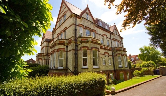Great location - sleeps up to five guests, just moments from the beach and town