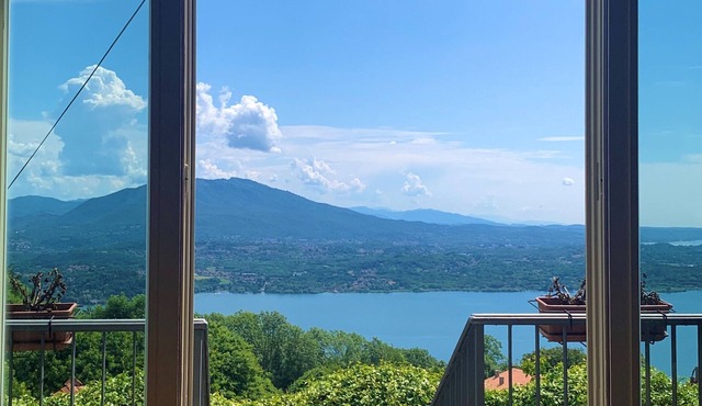 GREAT VIEW HOUSE - LAKE MAGGIORE 10 MINUTES FROM STRESA AND THE BORROMEE ISLANDS