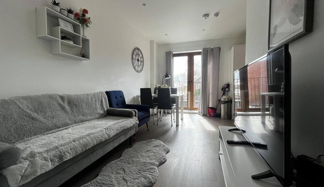 Grosvenor Rd - 2-Bedrooms - Sleeps 5 - Parking