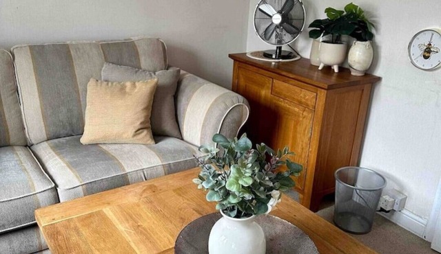Ground floor flat; very homely 2 bed apartment sleeps 5