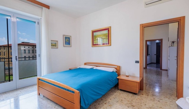 GuestHost - Cozy 70 sqm accommodation in Bergamo, ideal for hosting 4 people, located on the third floor of a building with an elevator (NOT suitable for disabled persons). Equipped with all comforts, including wifi and air conditioning, it offers a rela
