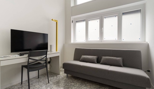 GuestHost - Cozy flat of approximately 60sqm, ideal for 3, located on the ground floor of a building.The accommodation is located in the Greco area, characterized by a historic atmosphere, with the Church of San Martino and the Naviglio della Martesana a
