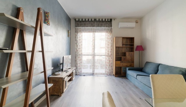 GuestHost - Elegant 70 square meters apartment, perfect for four people, located on the second floor of a building with an elevator (NOT accessible to guests with disabilities).The property is conveniently located just a few meters from the metro station