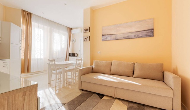 GuestHost - Nice apartment of 44 sqm, located on the mezzanine floor of a building WITHOUT elevator, able to accommodate up to 2 people! The accommodation is located in a strategic position equipped with the main services: restaurants, bars, supermarkets