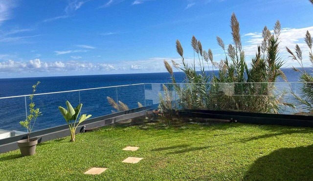 GuestReady - Cliff residence with sea views