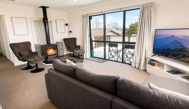HA 6Bdr Family Haven Walk to Lake/Shops/Boatramp +