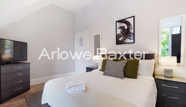 Hackney Guest Rooms | Spacious Double (RM2)