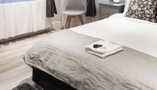 Hackney Suites - Double En-suite Room (B2)