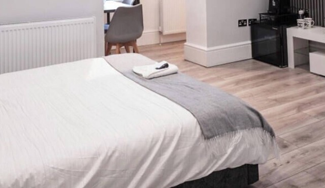 Hackney Suites - Double En-suite Room (G2)