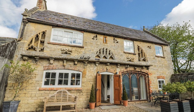 HALLIDAY’S COTTAGES - THE FOLLY, family friendly in Cottesmore