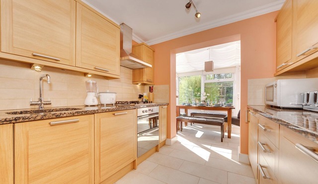 Happy Monkey Town House - Sleeps 9