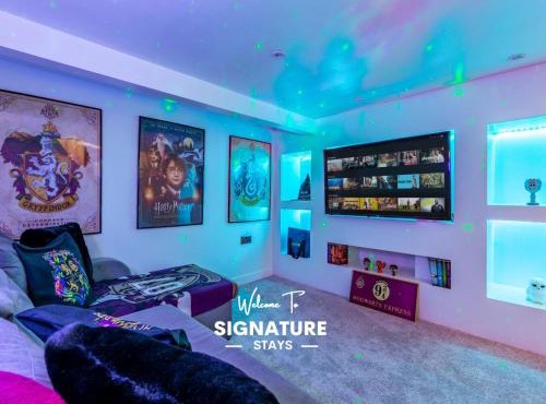 Harry Potter 2-Bed House | Cinema Room