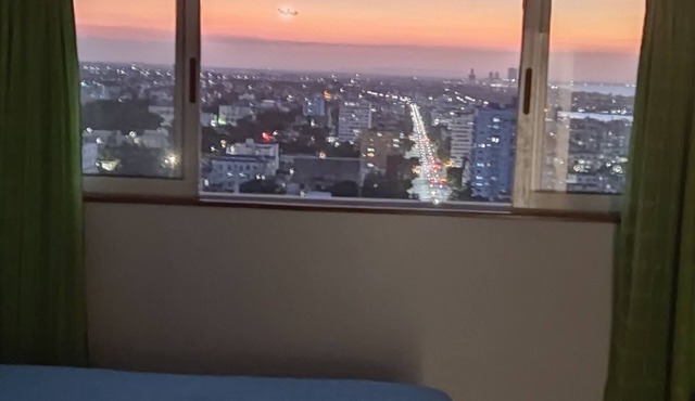 Havana and Sea (Entire Apartment)