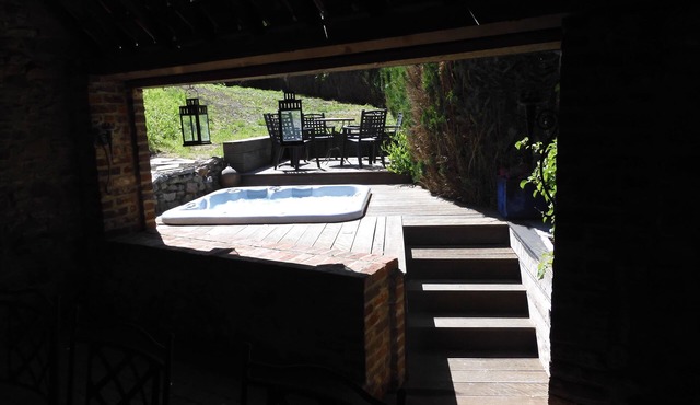 Hay fields, character house with terraces, jacuzzi and sauna