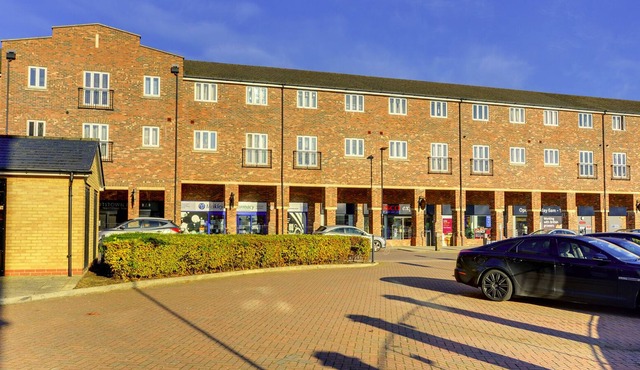 High End & Spacious Two Bedroom Apartment I Dedicated Parking I Great Location |