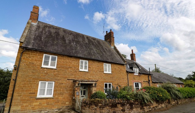HILL HOUSE FARM, pet friendly in Nether Heyford, Northamptonshire