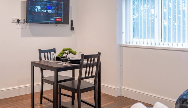 Hilltop Apartment 3 - UK50595