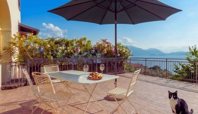 Hilltop Terrace House - Panoramic Maggiore Lake Views & Stunning Sunsets