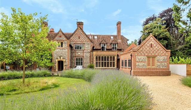 Historic Luxury Townhouse in Marlow