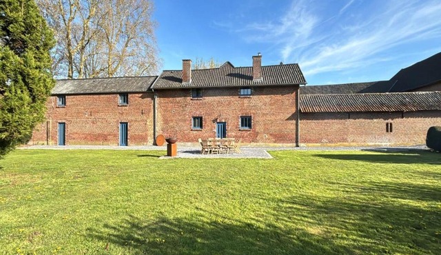Hoefke Voort Rural farmhouse in Haspengouw, total peace in protected landscape
