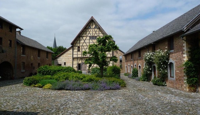 Hof van Eggertingen nr. 8