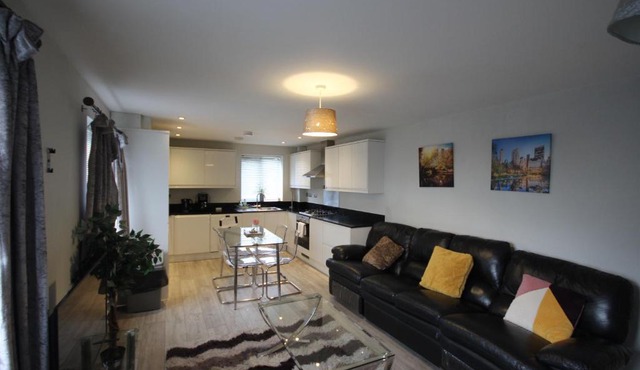 Holden Court Apartments -Apt 4