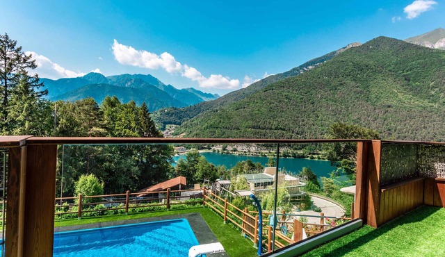Holiday apartment with outdoor pool and grill