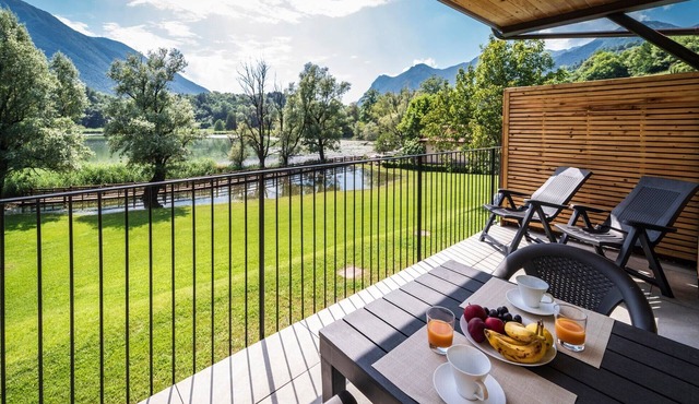 Holiday Apartment "3" with Lake View, Shared Pool & Wi-Fi