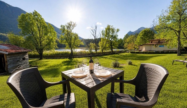 Holiday Apartment "8" with Lake View, Shared Pool & Wi-Fi