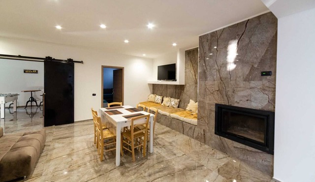 Holiday Apartment "Dimora Mazzapinta" with Shared Pool, Private Terrace & Wi-Fi