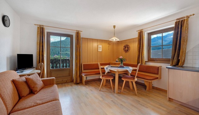 Holiday Apartment 'Gletscherblick' with Mountain View, Shared Terrace and Wi-Fi