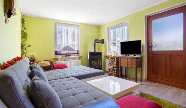 Holiday Apartment 'Wohnung 2' with Shared Terrace, Shared Garden and Wi-Fi