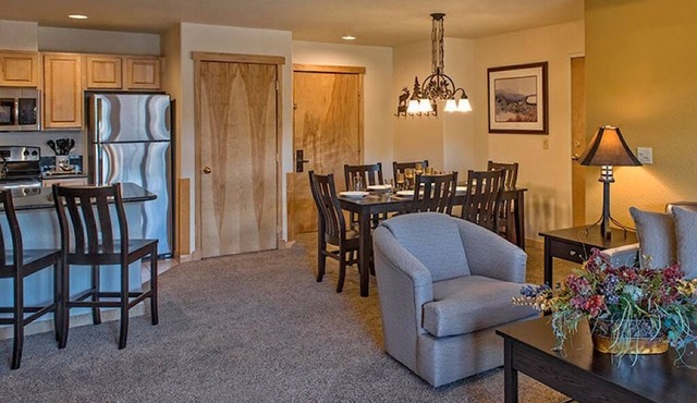 Holiday Get-Away! 2BDRM/2BTH Sleeps 8 Condo Ski-In/Ski-out