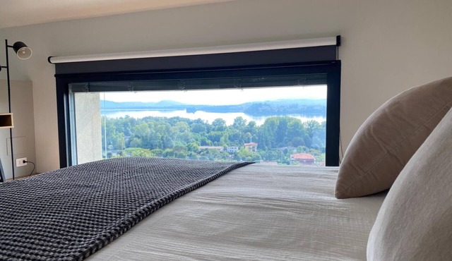 Holiday Home 'Beut Home 2 Apartment' with Lake View, Wi-Fi and Air Conditioning