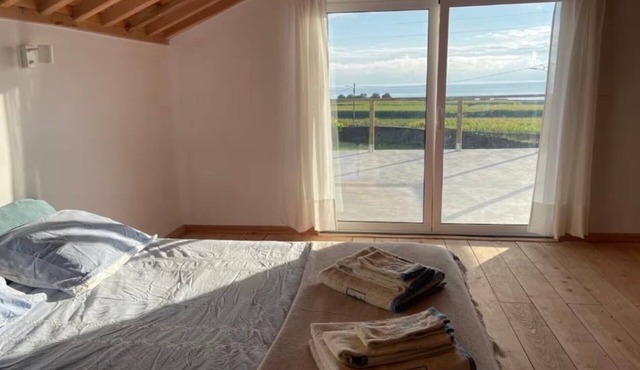 Holiday Home 'Casa Baía Da Lagoa' with Sea View and Wi-Fi