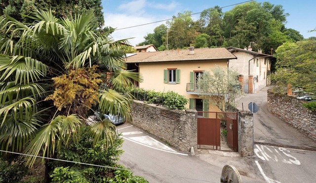 Holiday Home 'Casa Romantica' with Private Terrace, Balcony and Wi-Fi