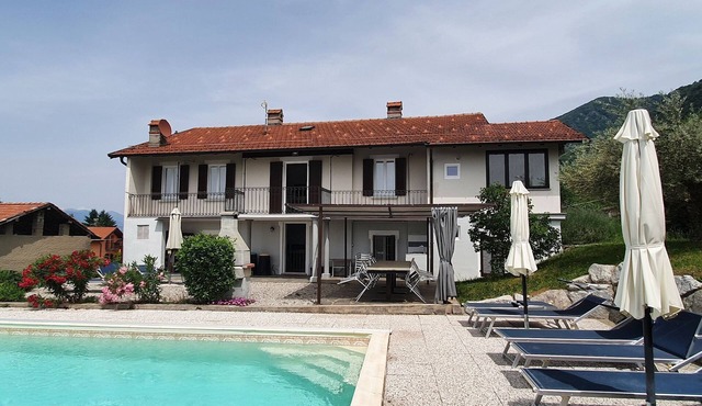 Holiday Home near Lago Maggiore Pool