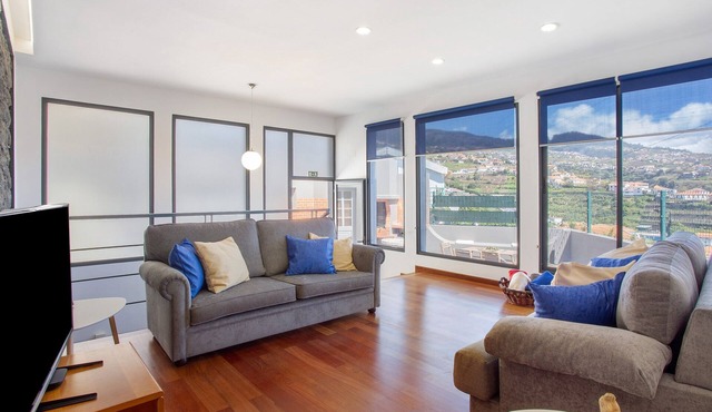 Holiday Home 'Mother's House' with Sea View, Private Terrace and Wi-Fi