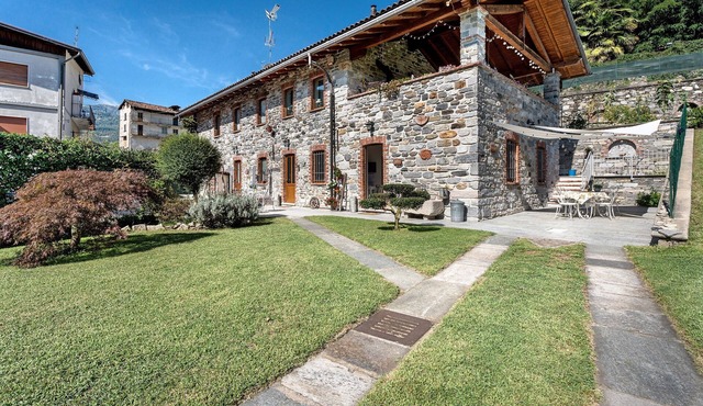 Holiday Home 'Residenza Jasmine Grey Apartment' with Private Garden and Wi-Fi