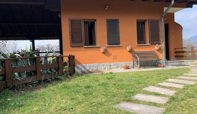 Holiday Home 'Vacanze' with Lake View, Wi-Fi and Air Conditioning