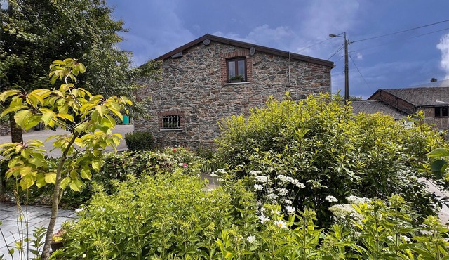 Holiday home with wood stove & spacious garden