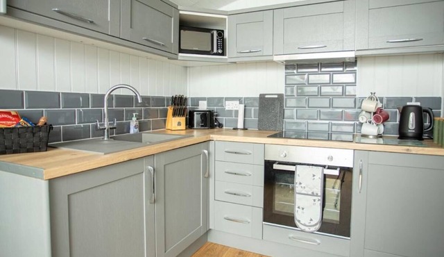 Holly Lodge | Shepherd's Hut With Hot Tub Made From Salvaged Railway Carriages