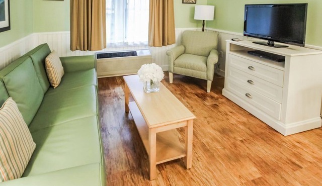 Holly Tree Resort - 1 Bedroom