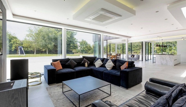 Home Cinema | Stunning Barn Retreat